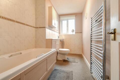 En-Suite Bathroom
