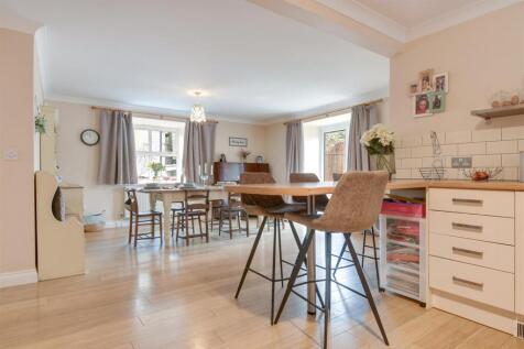 Kitchen dining room