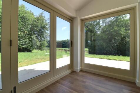 DINING/GARDEN ROOM