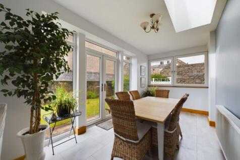Dining/sitting room