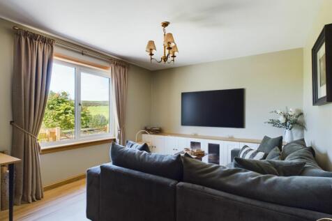 Sitting Room/Bedroom 5