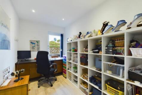 Bedroom 5/Office