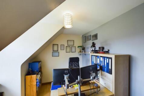 Bedroom 5 / Study
