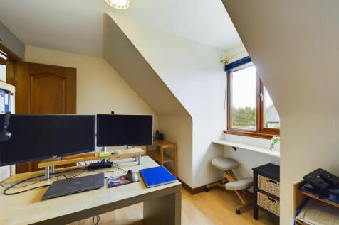 Bedroom 5 / Study