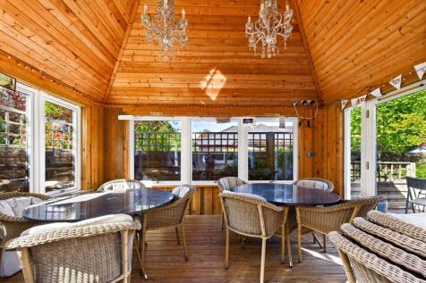BBQ Hut