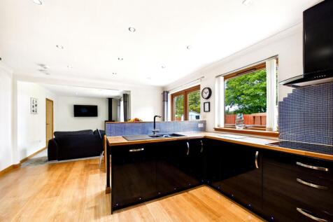Kitchen/dining/family room