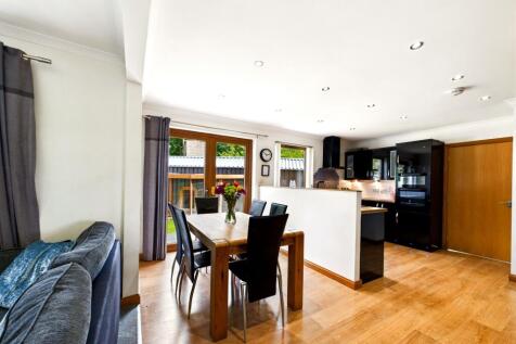 Kitchen/dining/family room