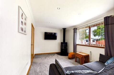 Kitchen/dining/family room