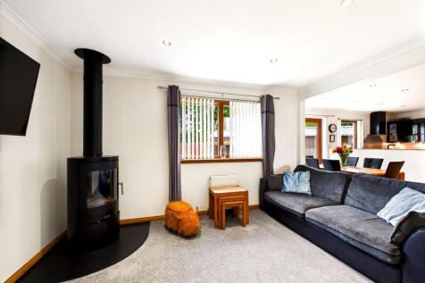 Kitchen/dining/family room