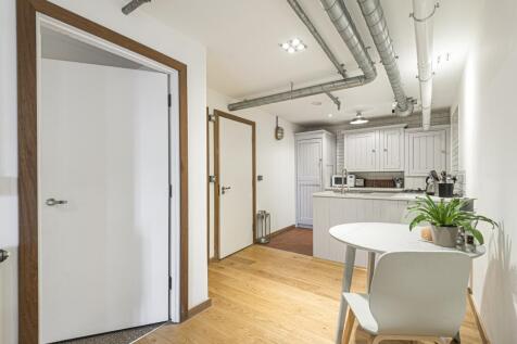 Kitchen/Dining Area
