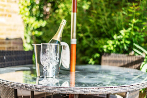 Alfresco Dining