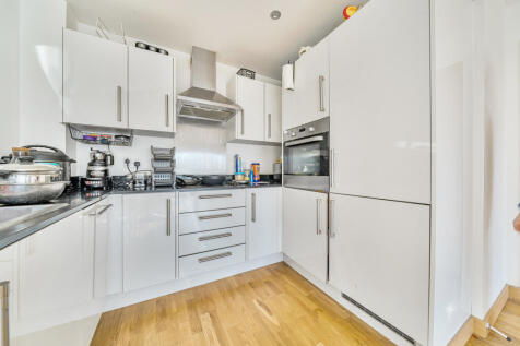 1381472-9-691ee54...