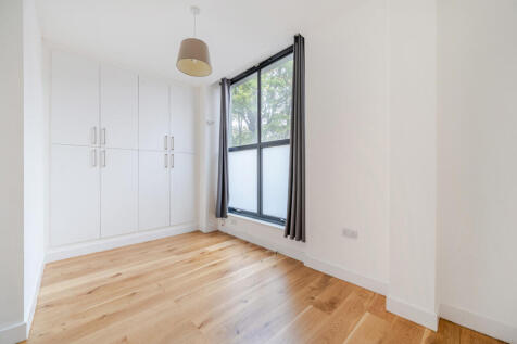 1370726-4-68f612d...