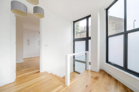 1370726-7-68f6138...