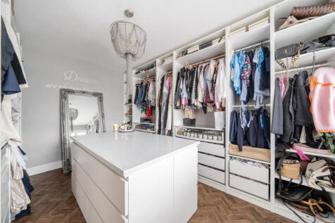 Walk-In Wardrobe