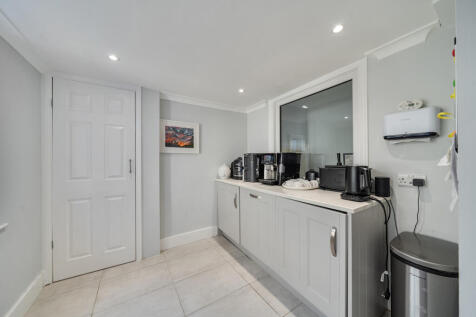 1383242-19-692072...