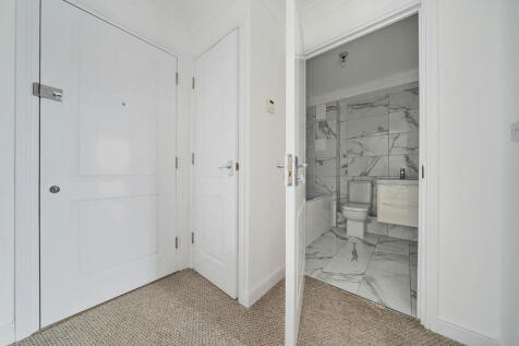 Hallway/Bathroom