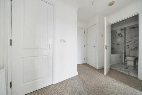 Hallway/Bathroom
