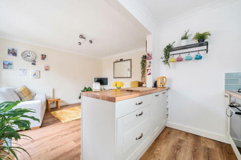 Kitchen/Sitting Area