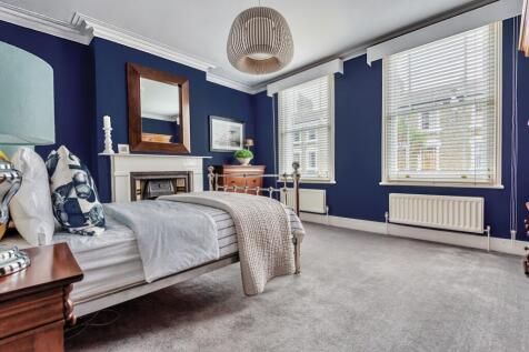 Improved bedroom sho