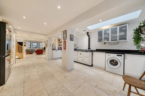 1371823-2-68f9efc...