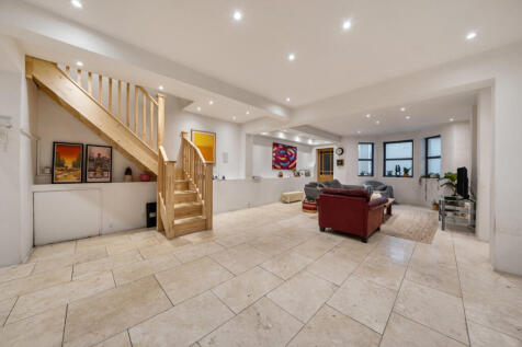 1371823-7-68f9f2a...