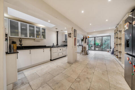 1371823-9-68f9f2d...