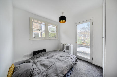 1371823-11-68f9f3...