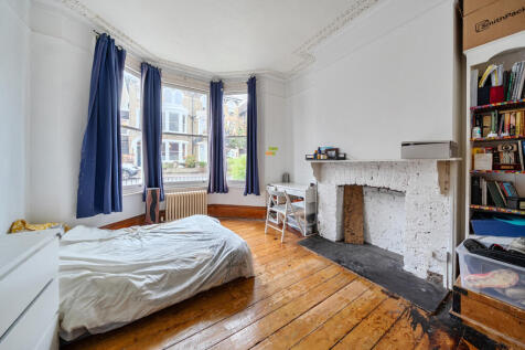 1371823-12-68f9f3...