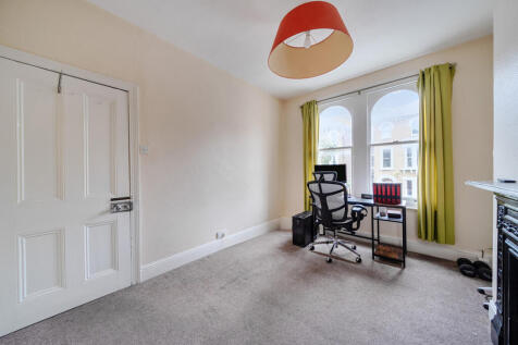 1371823-18-68f9f3...