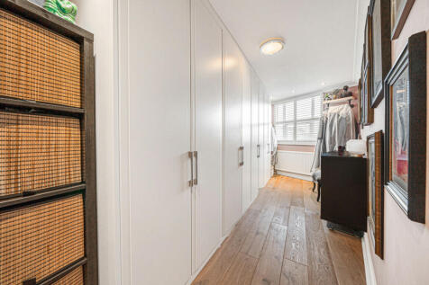 Walk-In Wardrobe