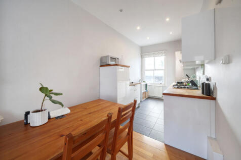 Kitchen/Dining Area