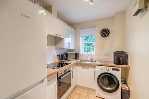 8589363-interior0...