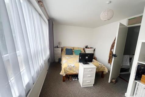 30 tf bedroom