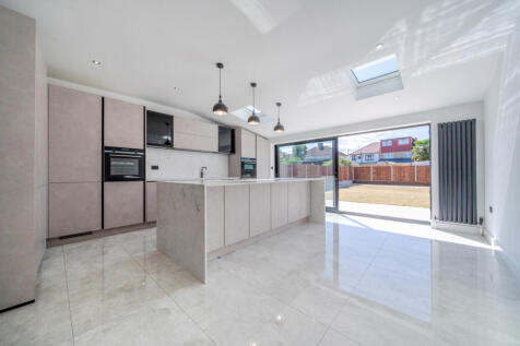 Kitchen/ Dining