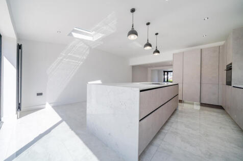 Kitchen/ Dining
