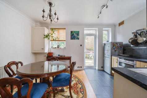 Kitchen/ Dining