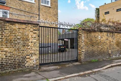 Gate