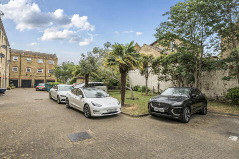 1303411-5-683ec8d...