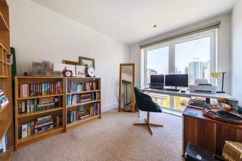 Bedroom/ Office Room