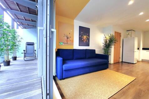 Reception/Balcony
