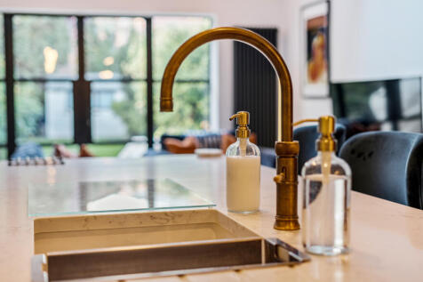 1363476-7-68e7dc1...