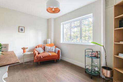 Reception/Bedroom 3