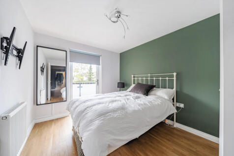 1361131-5-68debaf...