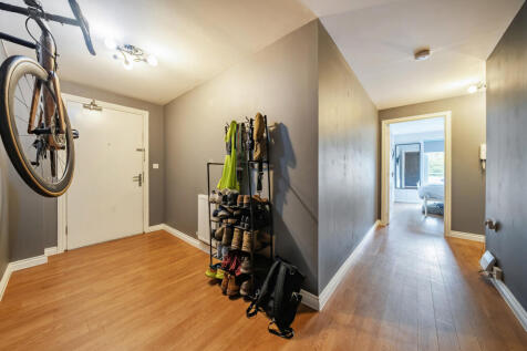 1361131-1-68debad...