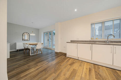 Kitchen / Dining