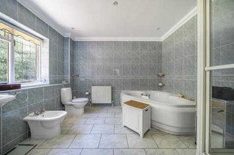 En-Suite to Bedroom