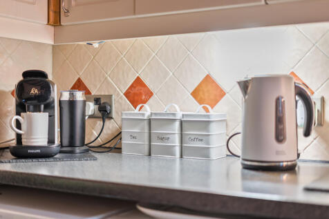 1375104-9-690df0b...