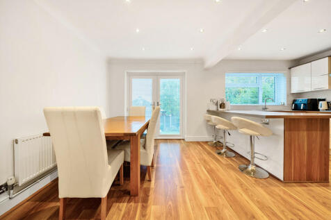 Kitchen / Dining