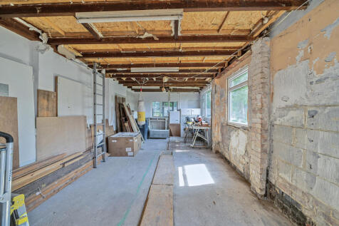 Outbuilding/Garage